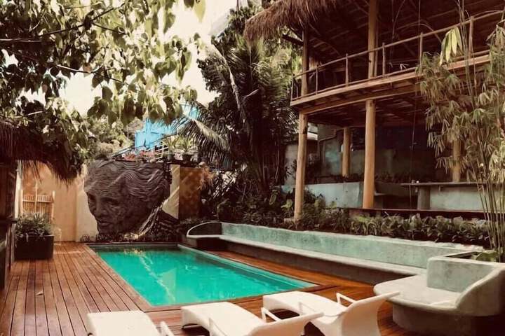 Pool Hotel