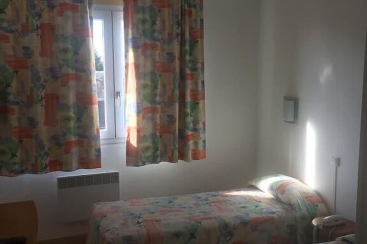 Room 2 of 25