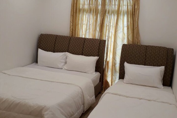 Room 3 of 49