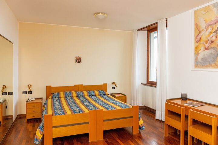 Room 28 of 72