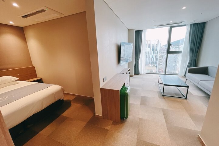Room 12 of 33