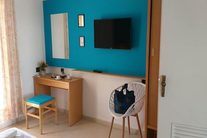 Room 4 of 52