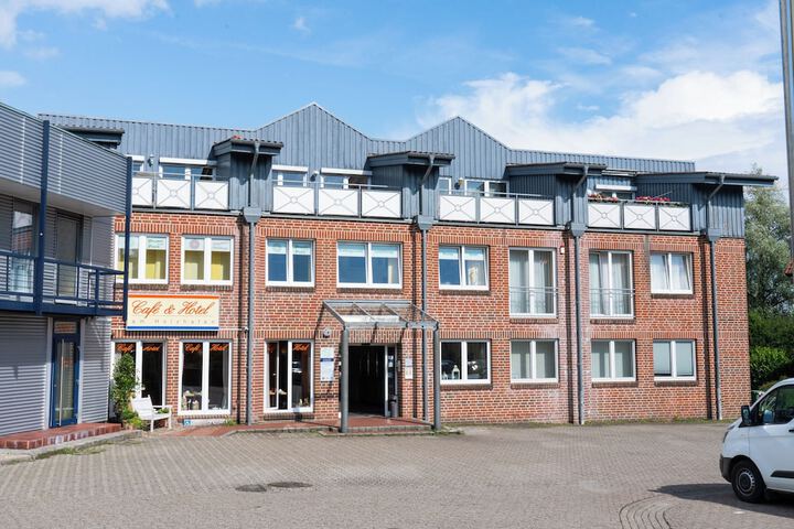 Café & Hotel am Holzhafen