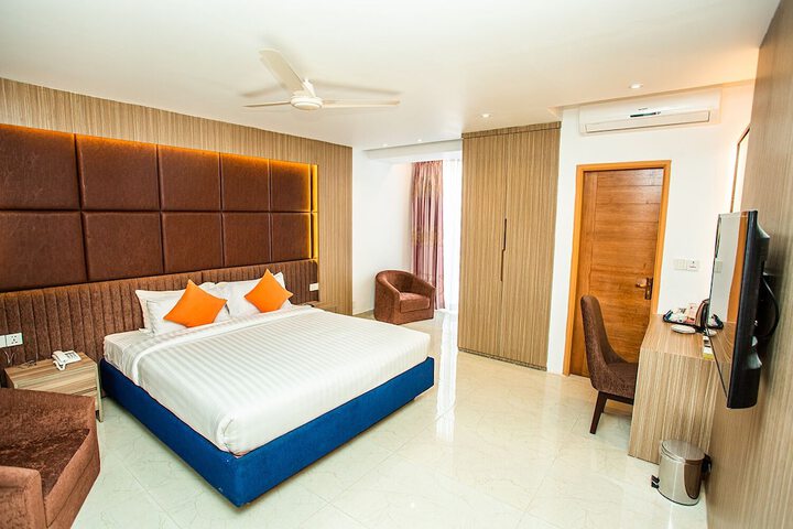Room 17 of 34