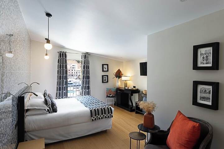 Room 16 of 32