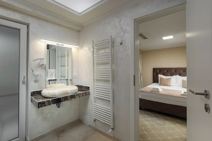Room 75 of 103