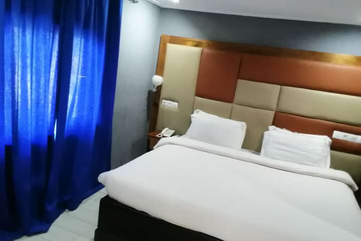 Room 16 of 41