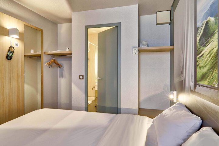 Room 5 of 23