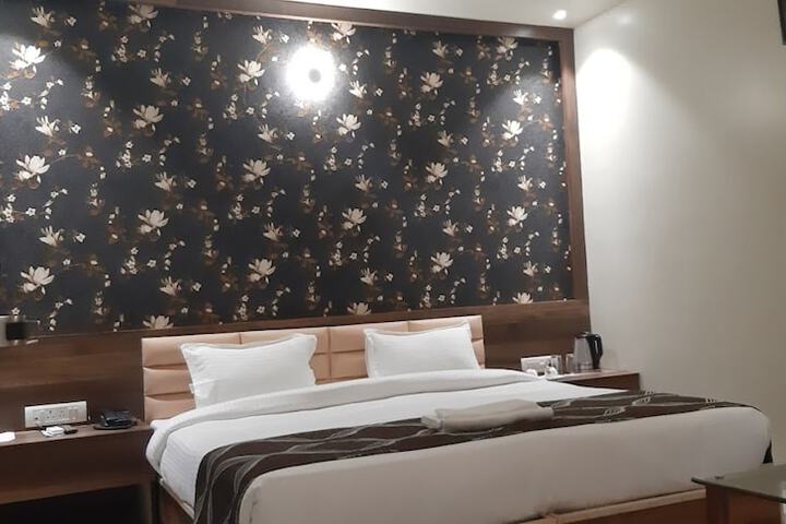 Room 4 of 14
