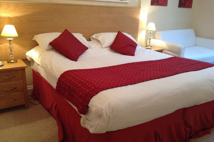 Room 10 of 80