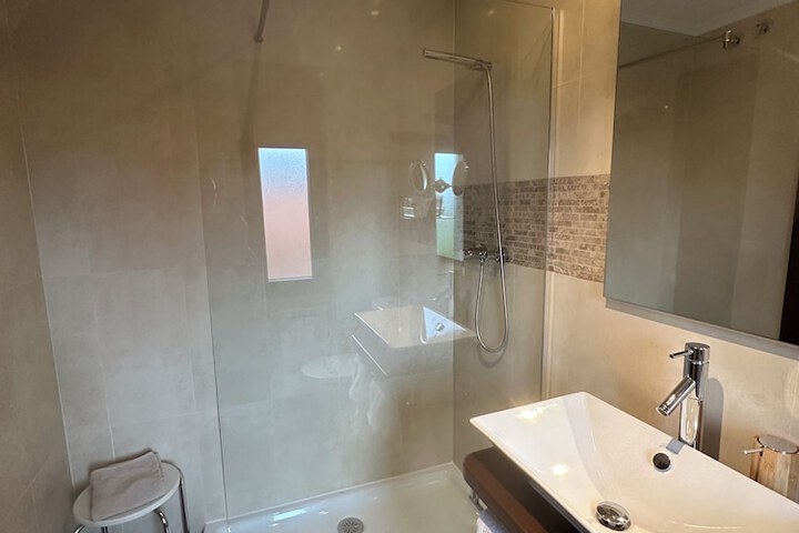 Room 51 of 77