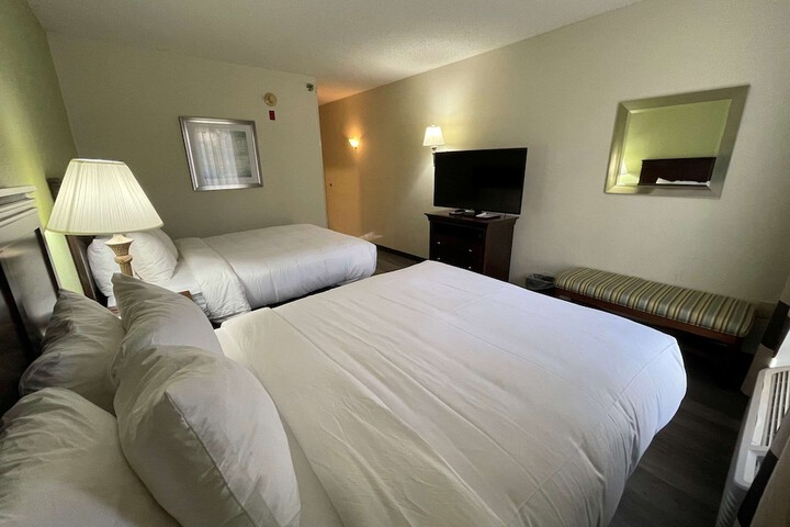 1 Queen Bed Accessible (7 of 46)
