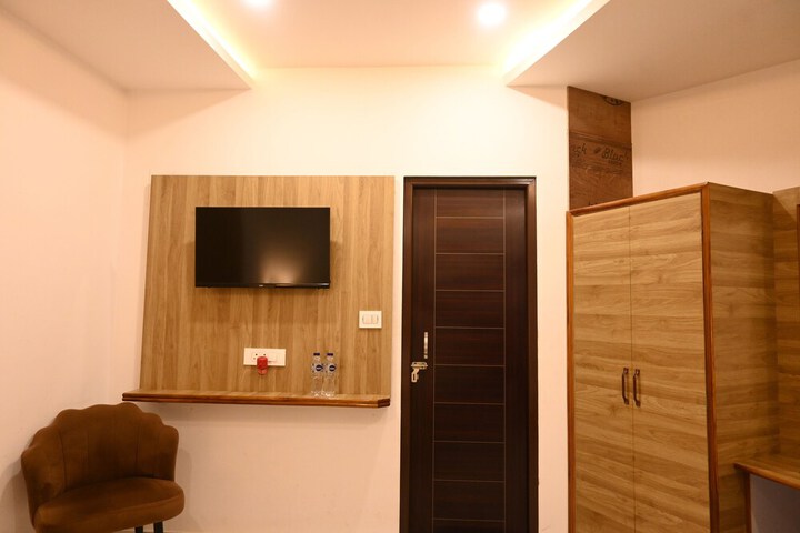 Room 32 of 86