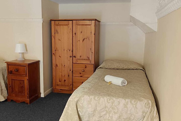 Room 144 of 283