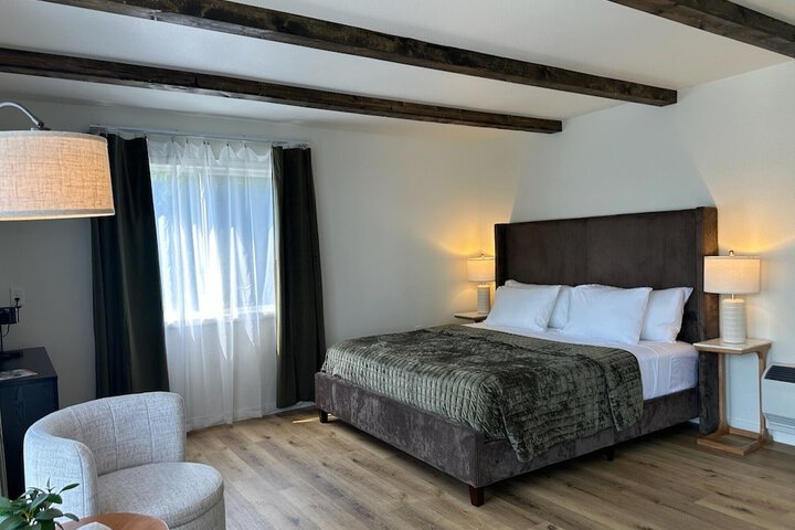 Room 4 of 17
