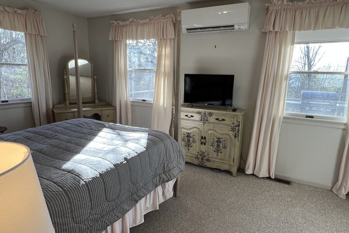 Room 6 of 205