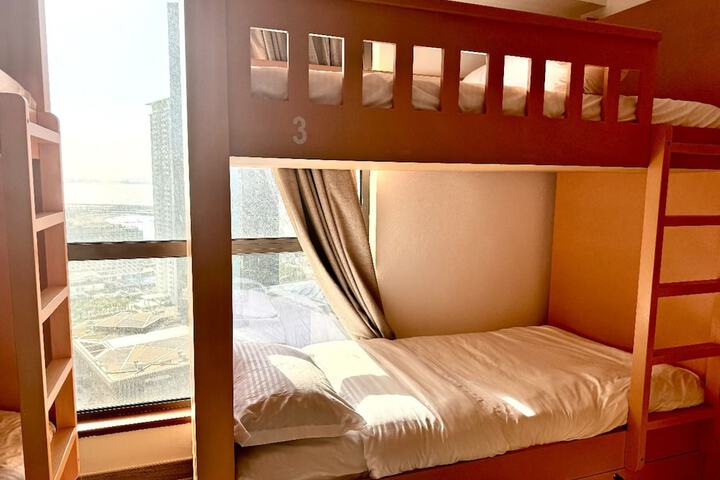 Room 2 of 6