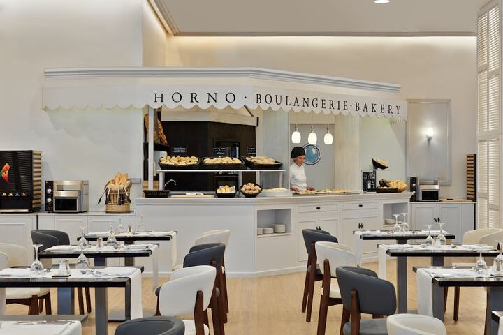 Dining 61 of 109