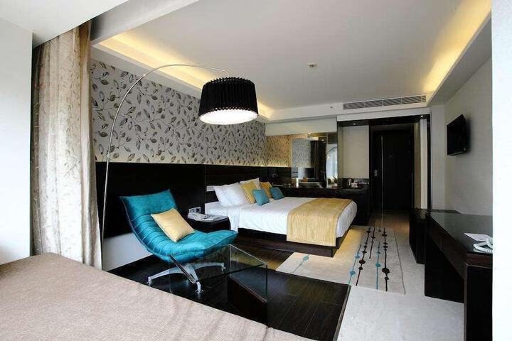 Room 9 of 26