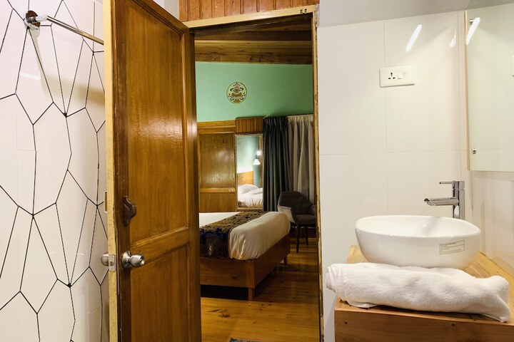 Room 10 of 35