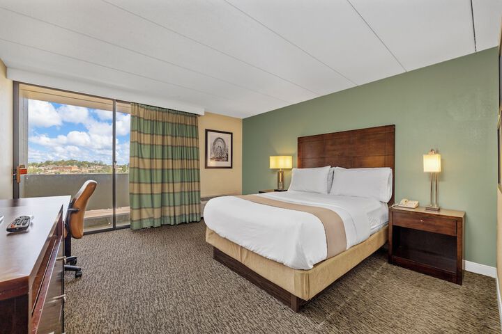 Room 10 of 17
