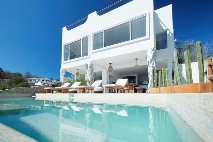 Casa Roni by Xeno in San Pedro Pochutla