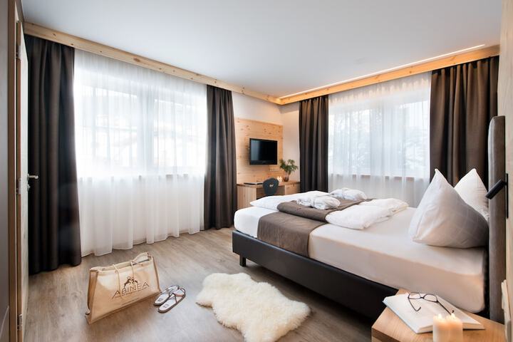 Room 4 of 138
