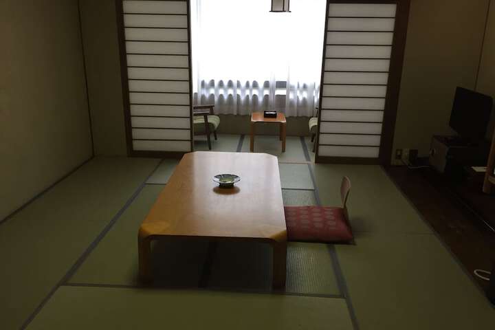 Room 13 of 40