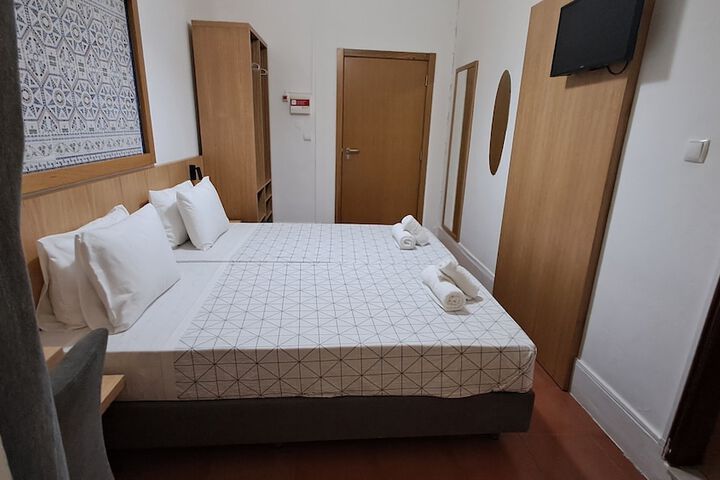 Room 25 of 160