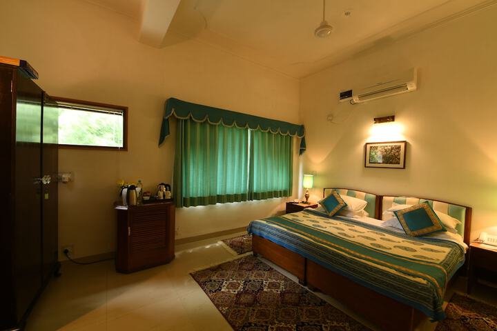 Room 6 of 36