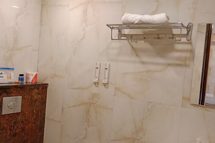 Room 14 of 32