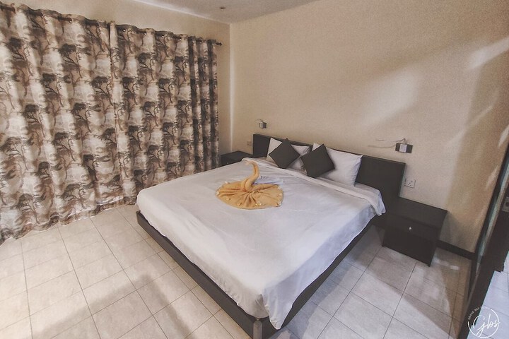 Room 4 of 34
