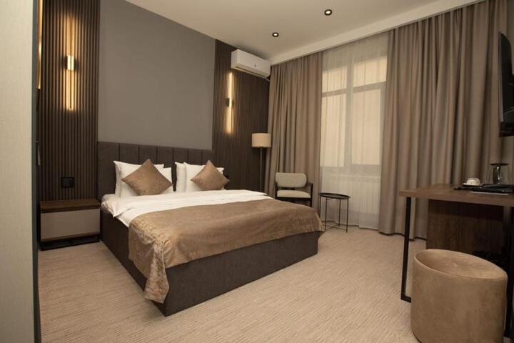 Twelve Inn Hotel
