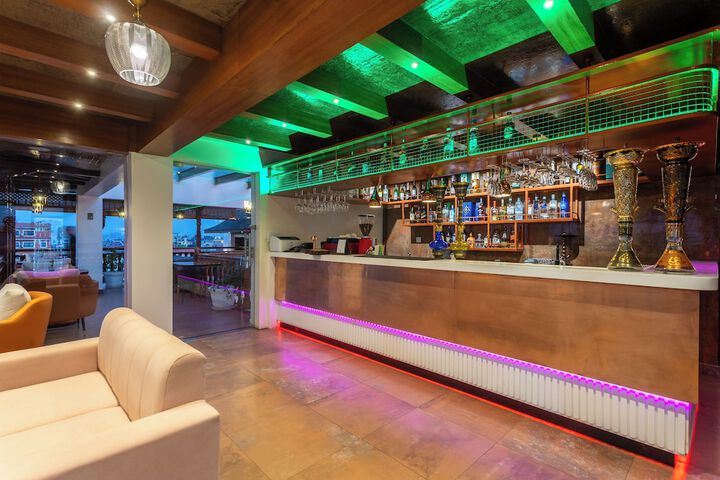 Lounge 75 of 91