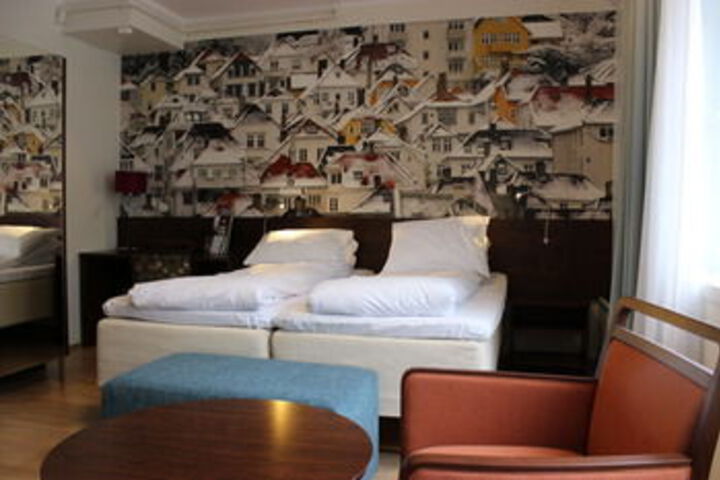 Room 43 of 79