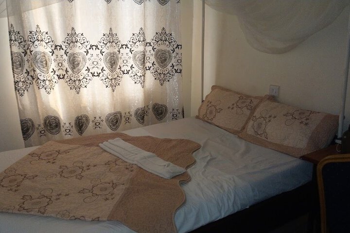Room 12 of 28