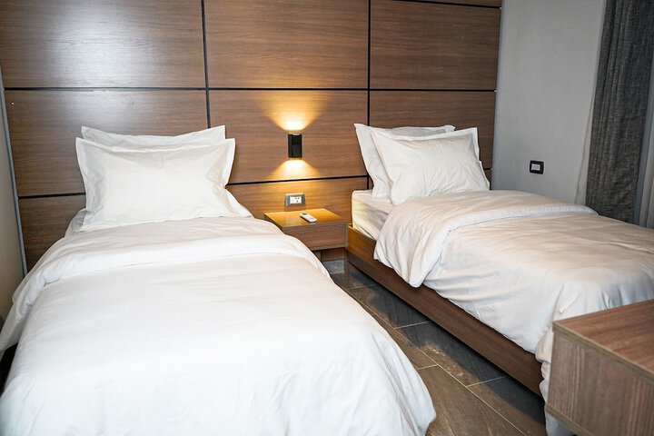 Room 5 of 32