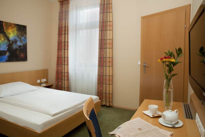 Room 47 of 86
