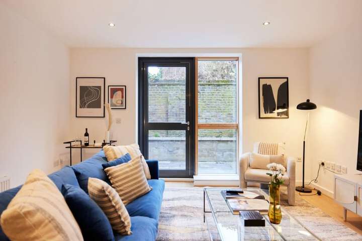 The Putney Escape Trendy 2bdr Flat With Terrace Parking