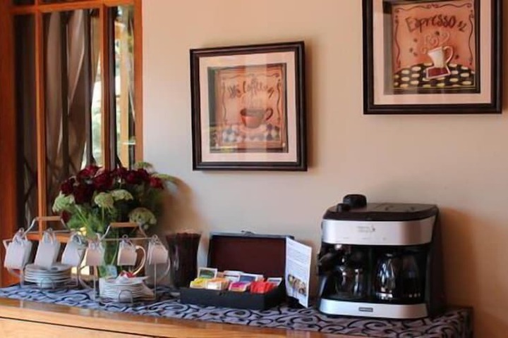 Breakfast/Coffee Service 22 of 32