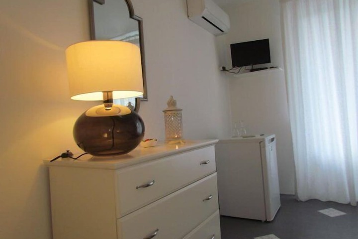 Room 16 of 36