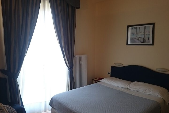 Room 14 of 37