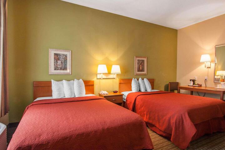 Standard Room, King or Two Doubles (4 of 6)