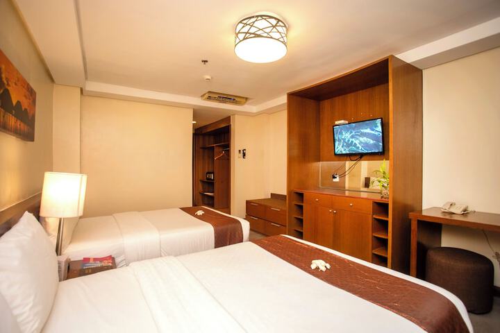 Room 80 of 178