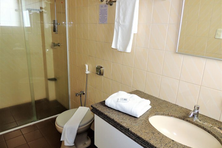 Room 9 of 16