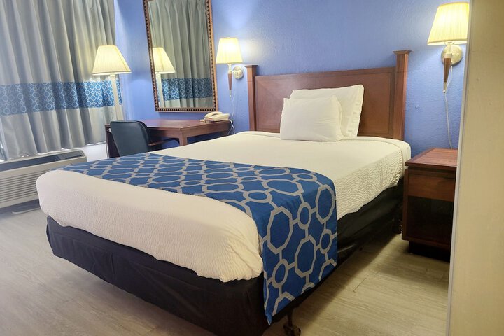 2 Queen Beds (6 of 14)