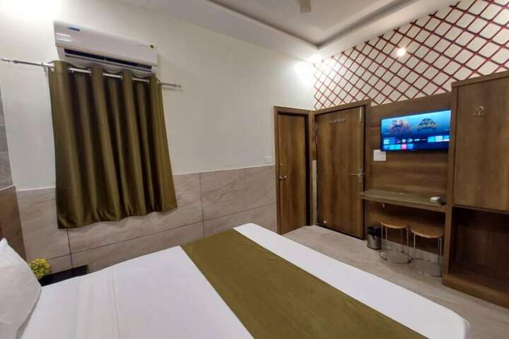 Room 33 of 107
