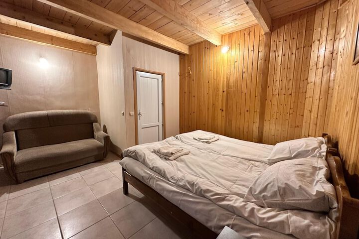 Room 13 of 32
