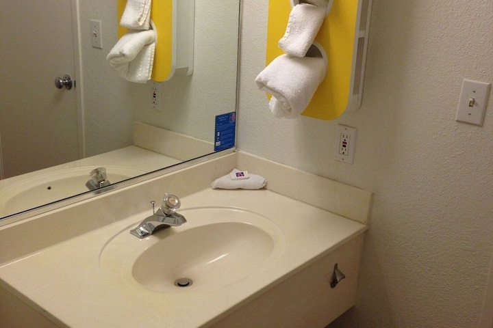 Bathroom sink