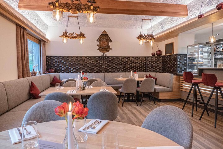 Dining 44 of 58